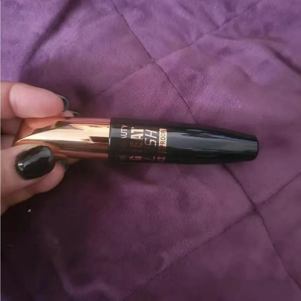 WEHEBEAUTY, black lash mascara great lash 24 hours NWOT